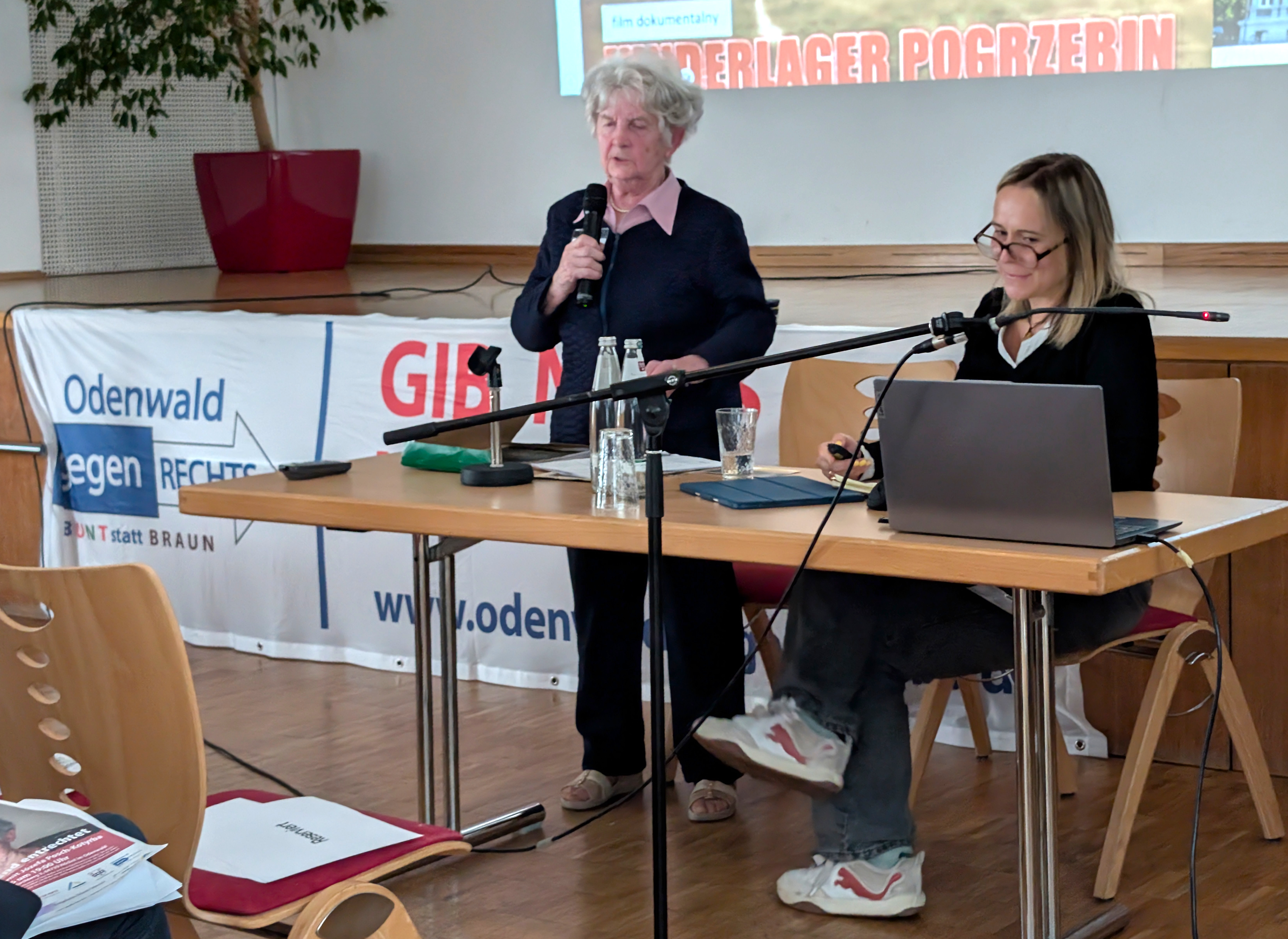 Rückblick: Zeitzeugengespräch mit Jozefa Posch-Kotyrba Jozefa und Dolmetscherin berichten über Erlebtes
