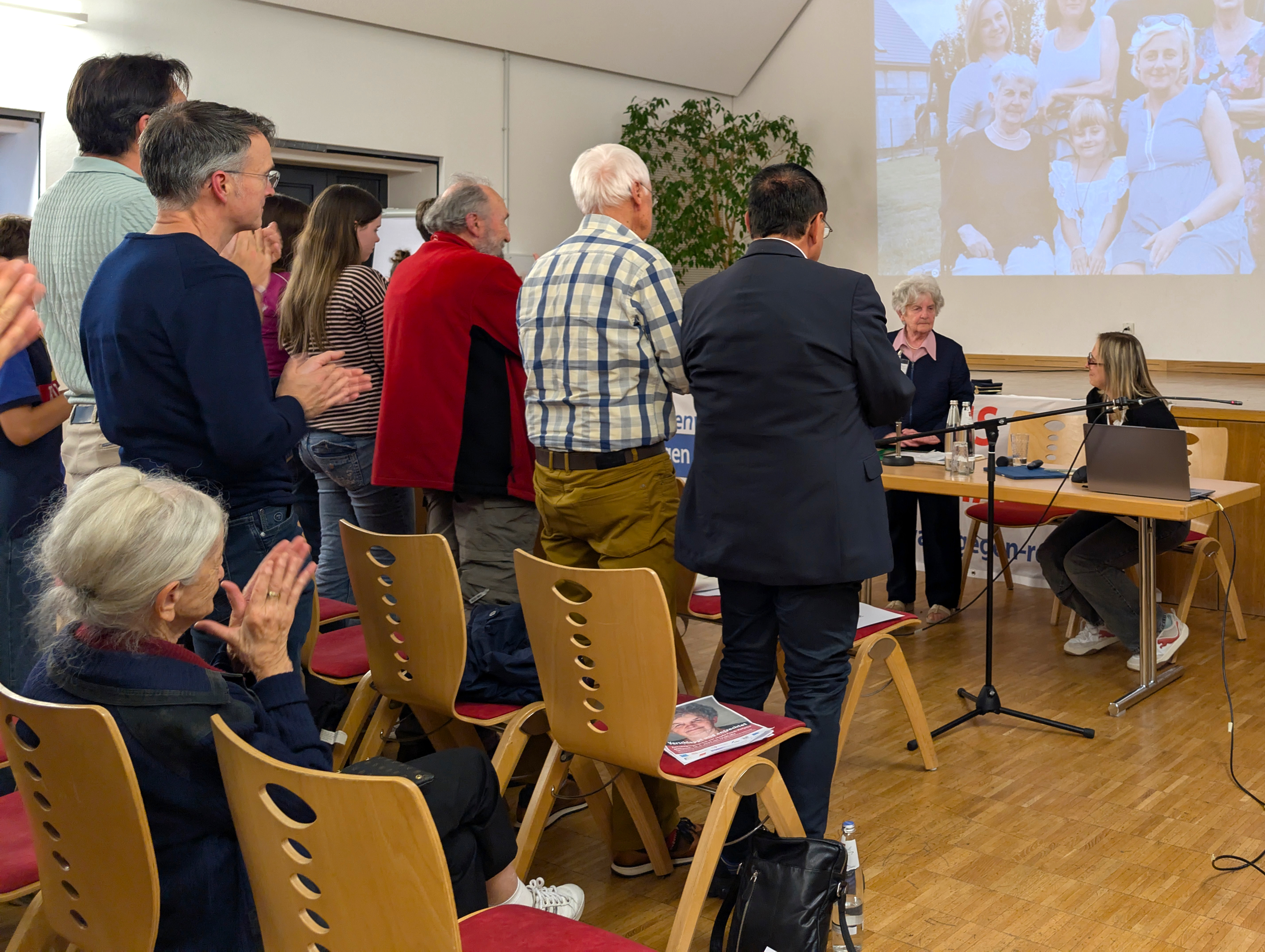 Rückblick: Zeitzeugengespräch mit Jozefa Posch-Kotyrba Jozefa erhält stehende Ovationen