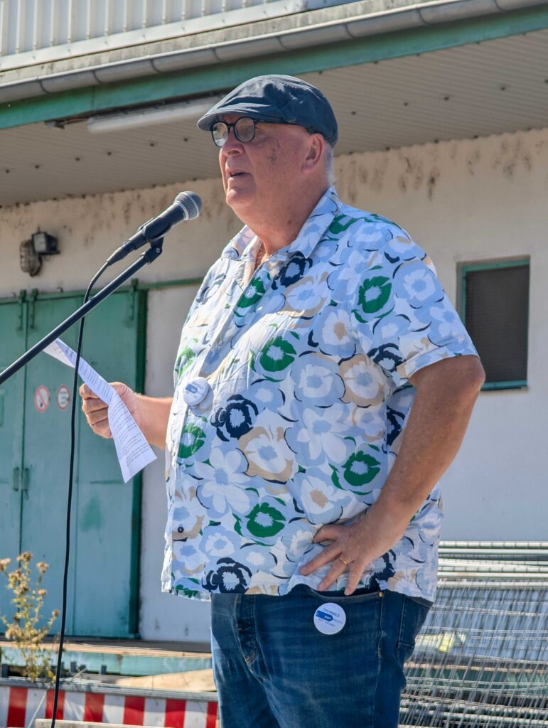 1. Odenwälder CSD in Michelstadt Gunter Fuchs von Odenwald gegen Rechts spricht