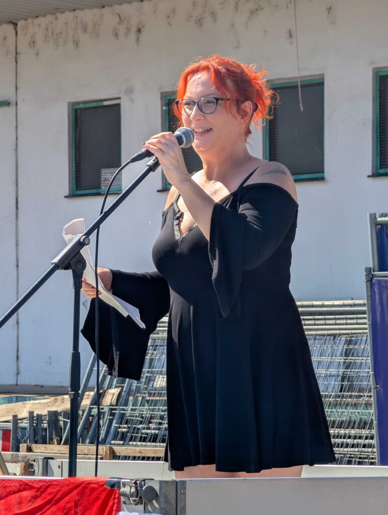 1. Odenwälder CSD in Michelstadt Christina Hein von ver.di queer spricht